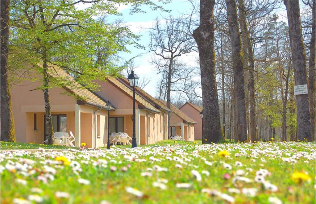 VVF Villages   Le Parc des Chênes   Sorges-en-Périgord Exterior foto